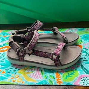 Teva sz 11 purple strap sandals